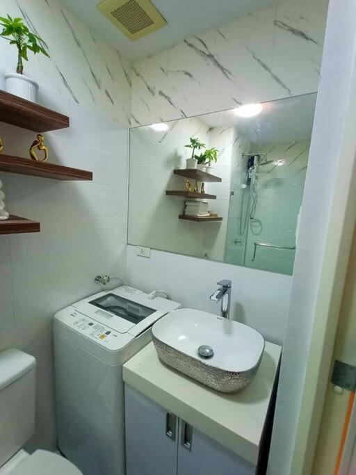 Cozy Studio Unit At Sun Residences Quezon City Exterior photo